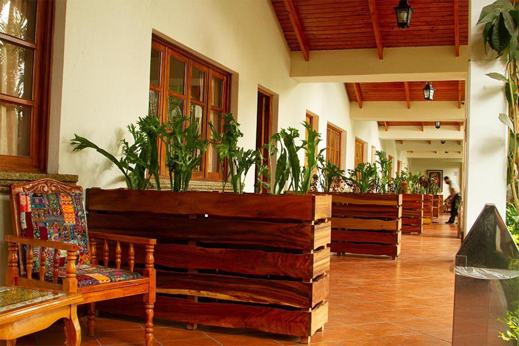 Dos Mundos Panajachel
